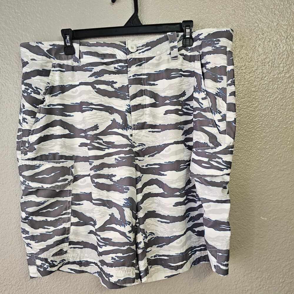 Under Armour HeatGear  Camo Golf Shorts 38 Stretch Performance Athleisure CC 679
